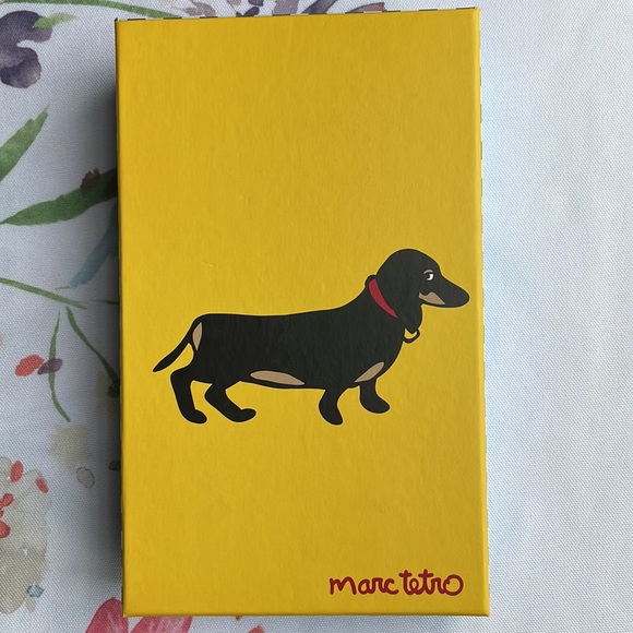 NIB NWT Marc Tetro Dachsund Crossbody Phone Wallet Yellow - Picture 9 of 9